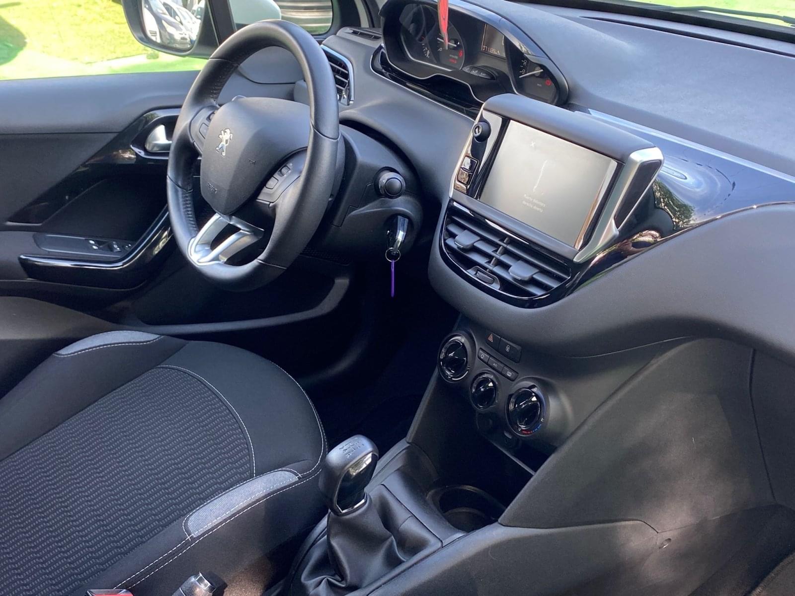 PEUGEOT 208 1.2 82CV 9 