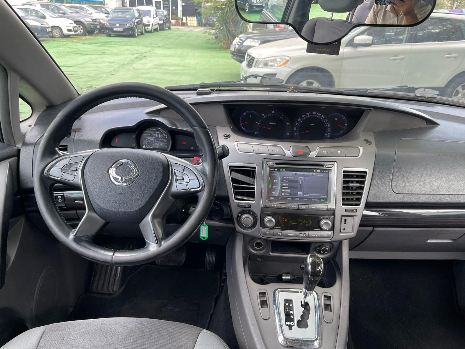 SSANGYONG RODIUS 2.2 178CV 9 