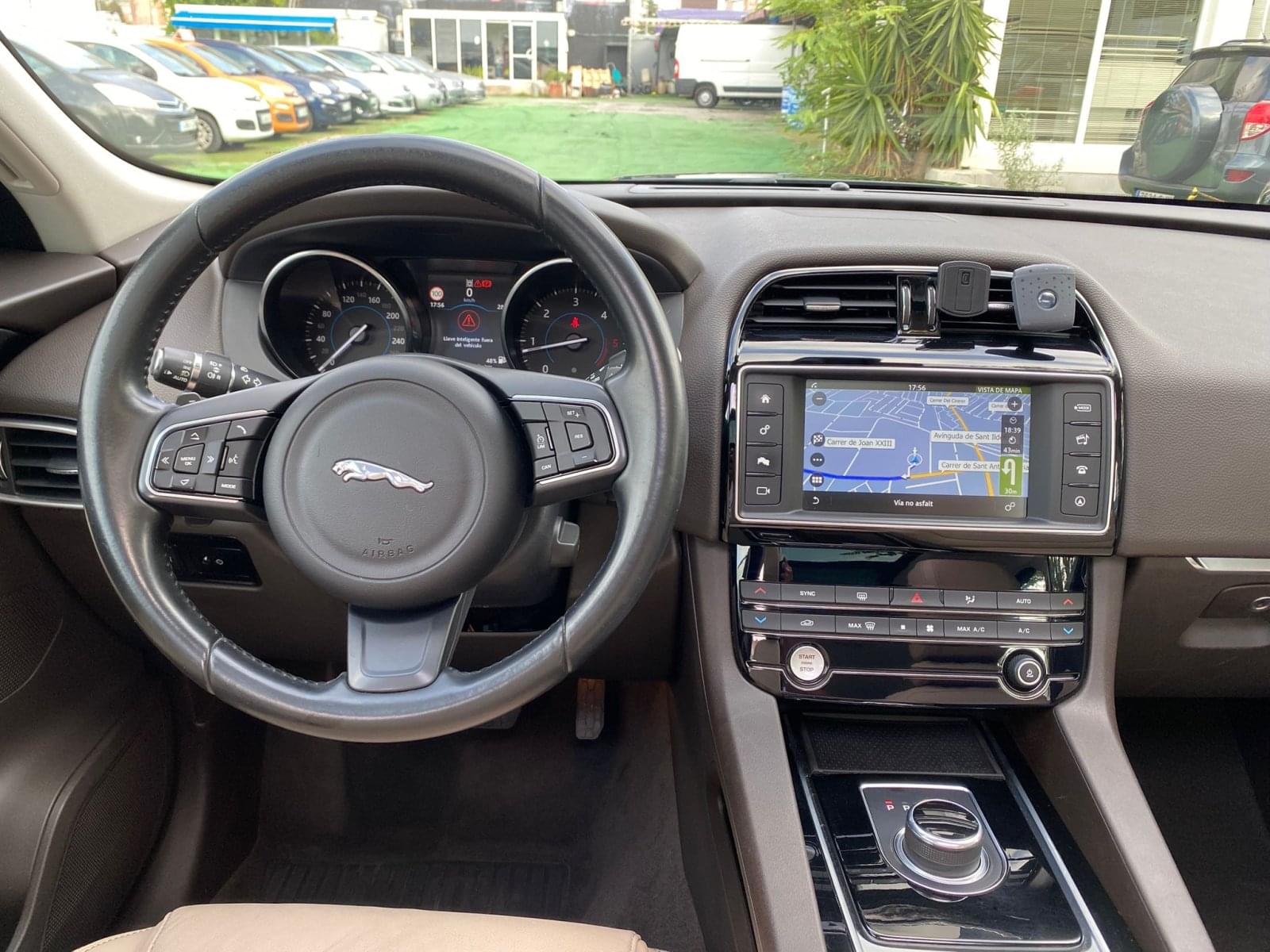 JAGUAR F-PACE 2.0 180CV 13 