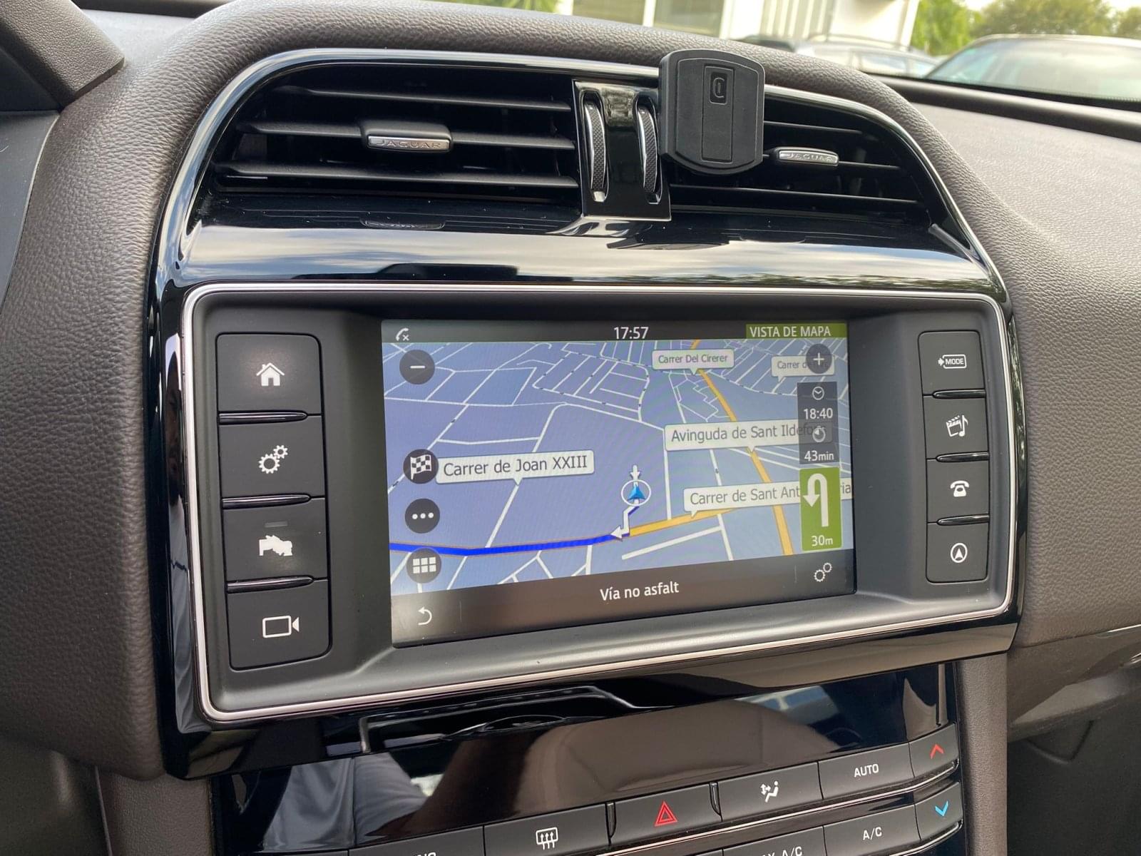JAGUAR F-PACE 2.0 180CV 19 