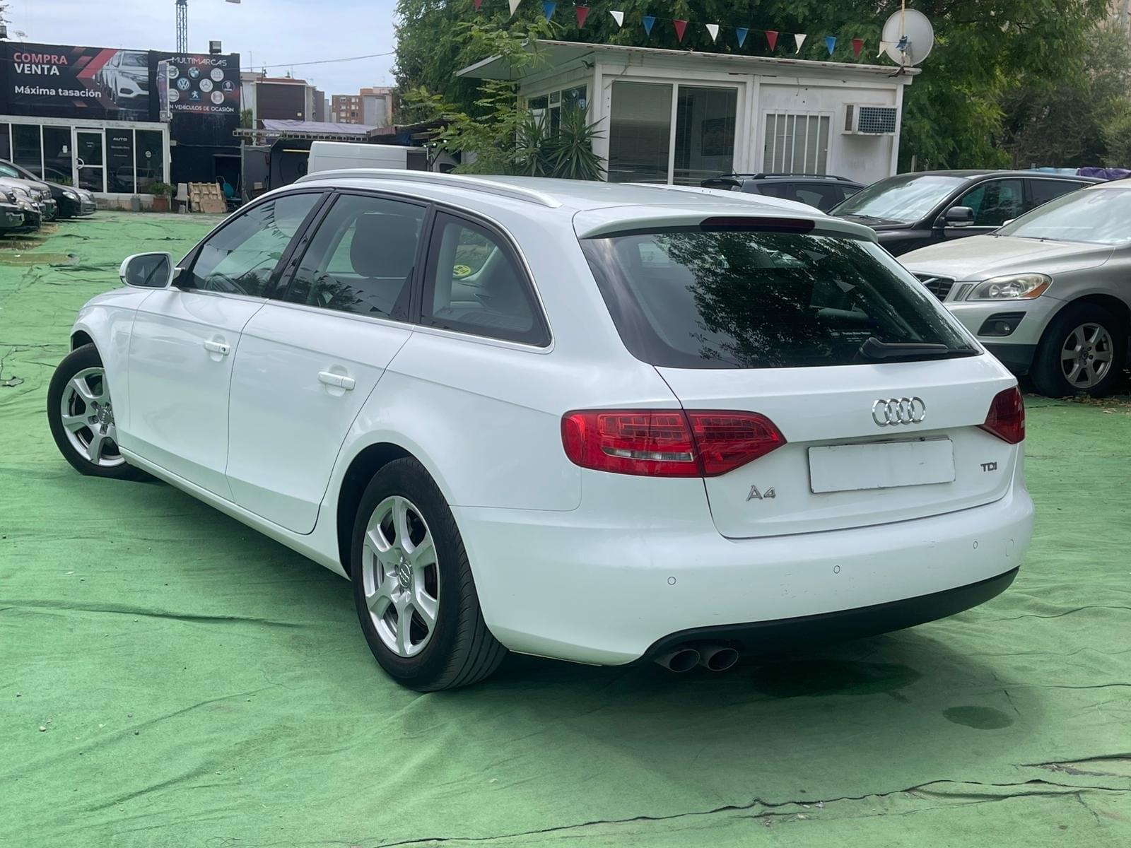 AUDI A4 2.0 136CV 19 