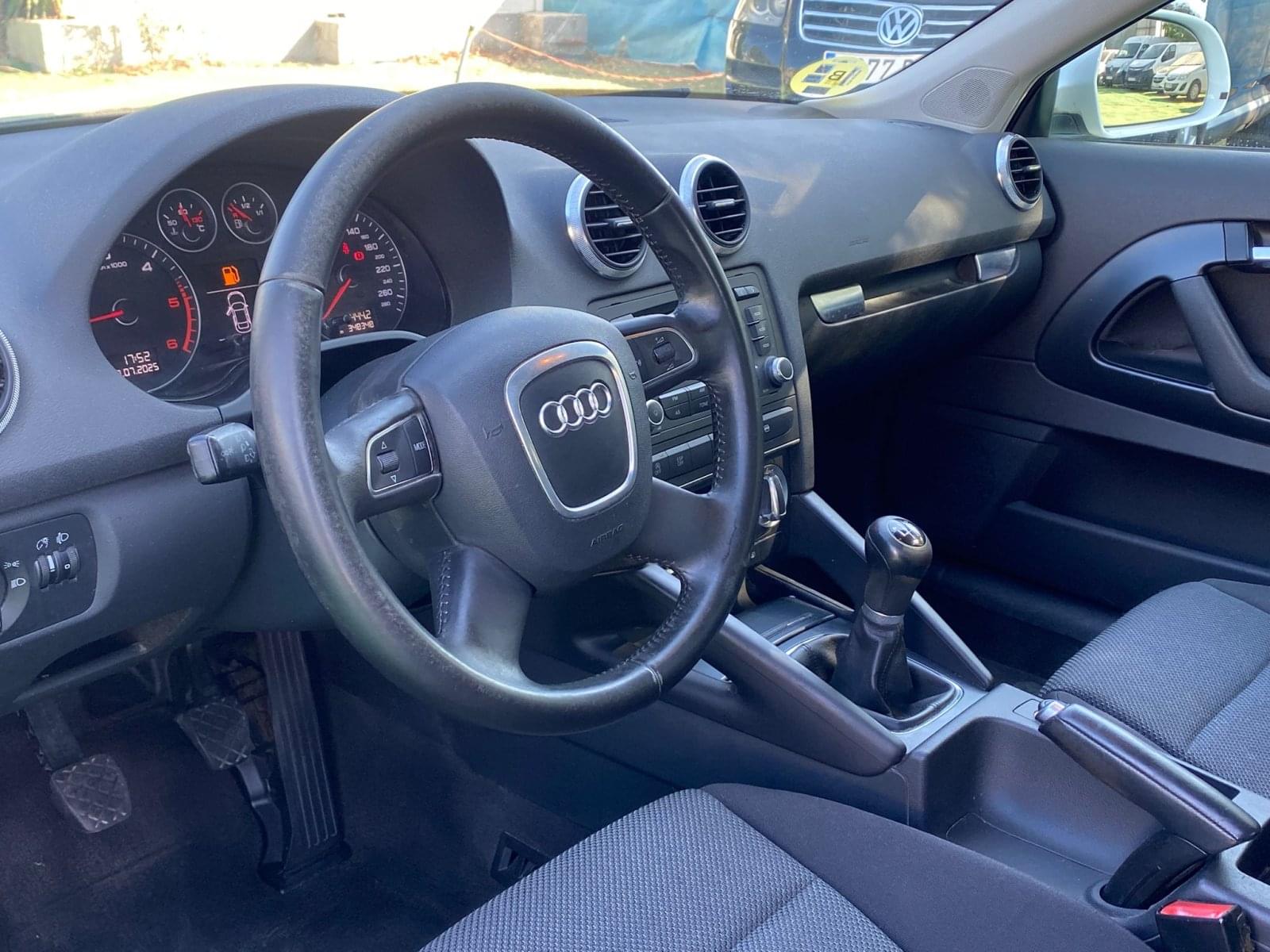 AUDI A3 1.6 105CV 8 