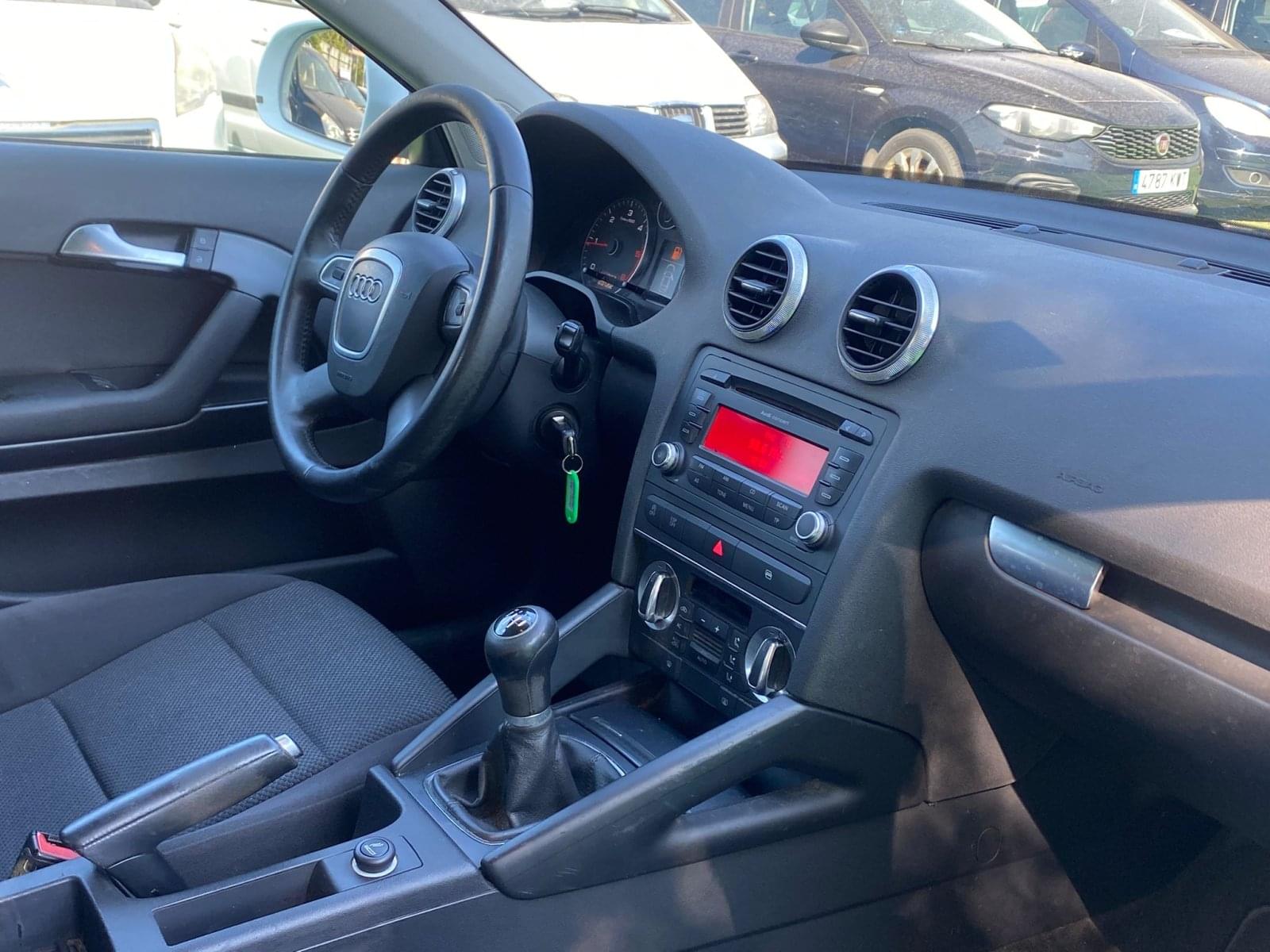 AUDI A3 1.6 105CV 10 