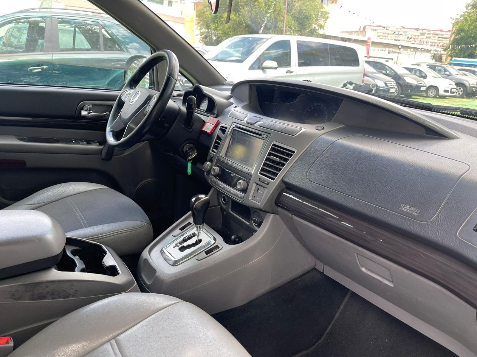 SSANGYONG RODIUS 2.2 178CV 10 
