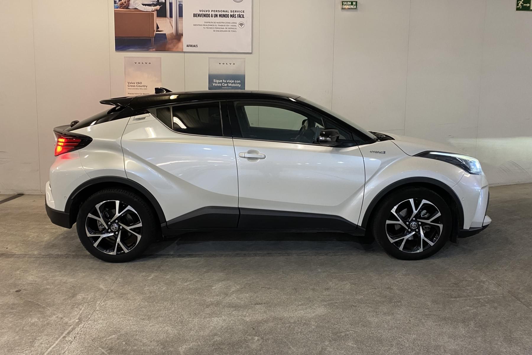 TOYOTA CHR 2 