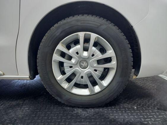 PEUGEOT TRAVELLER 1.5 BlueHDi L2 Std Business S&S (EU6.2) 2020 de segunda mano
