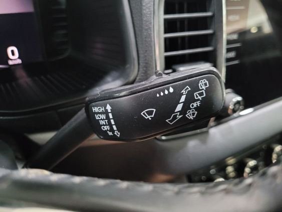 SKODA KAROQ 2.0 TDI 150cv DSG 4X4 Ambition 2020 de segunda mano