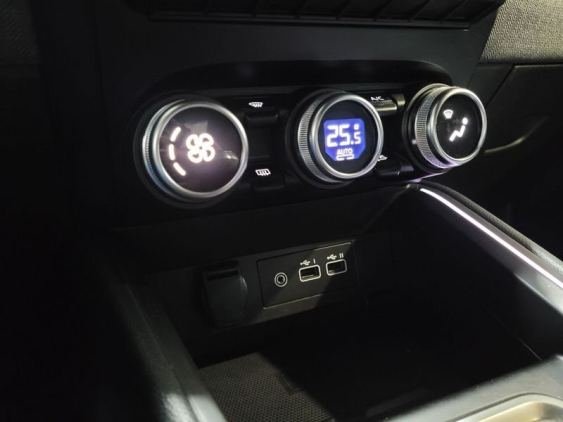 RENAULT CLIO TCe 100cv GLP Techno 2025 de segunda mano