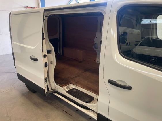 RENAULT TRAFIC Furgón 29 L2H1 dCi 70kW (95CV) Euro 6 2018 de segunda mano