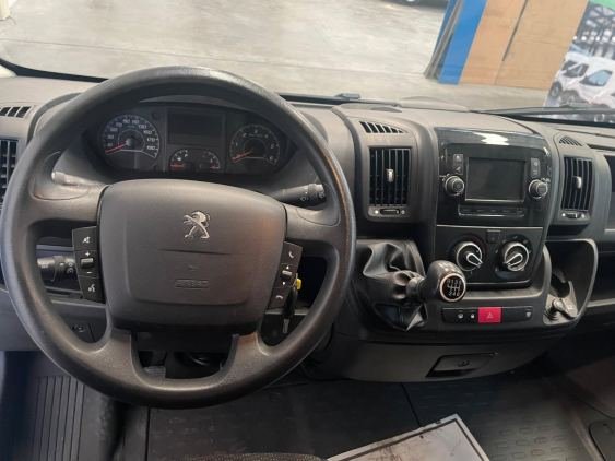 PEUGEOT BOXER 333 L2 H1 BHDI 88kW (120CV) S&S 6 Vel. M 2020 de segunda mano
