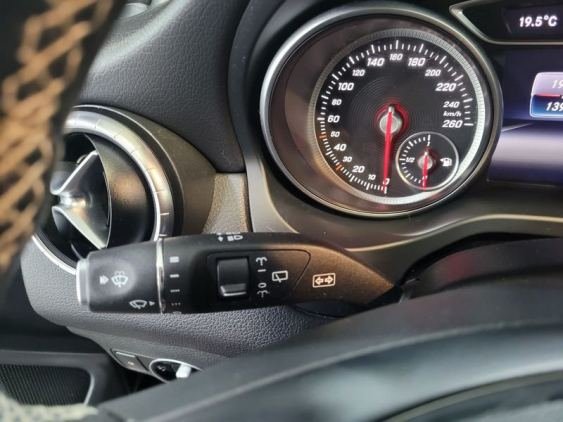 MERCEDES CLA 200 d 2018 de segunda mano