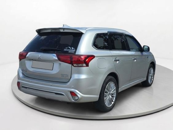 MITSUBISHI OUTLANDER 2.4 PHEV Kaiteki+ Auto 4WD 2020 de segunda mano