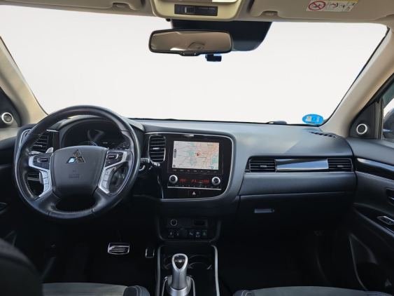 MITSUBISHI OUTLANDER 2.4 PHEV Kaiteki+ Auto 4WD 2020 de segunda mano
