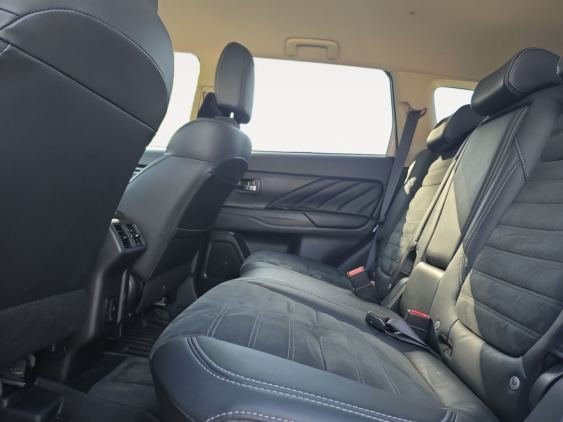 MITSUBISHI OUTLANDER 2.4 PHEV Kaiteki+ Auto 4WD 2020 de segunda mano