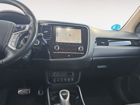 MITSUBISHI OUTLANDER 2.4 PHEV Kaiteki+ Auto 4WD 2020 de segunda mano