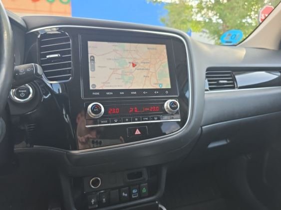 MITSUBISHI OUTLANDER 2.4 PHEV Kaiteki+ Auto 4WD 2020 de segunda mano