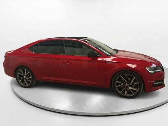 SKODA SUPERB de segunda mano