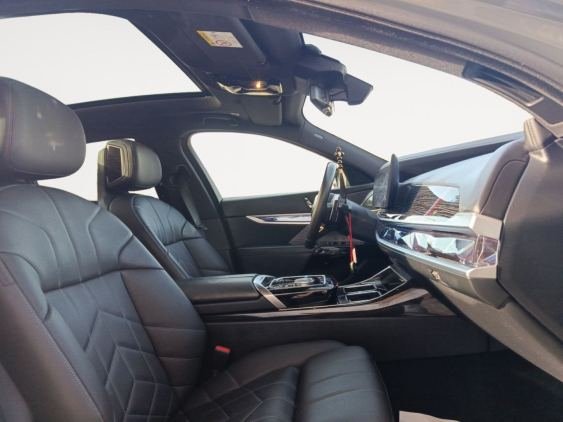 BMW SERIE 7 740d xDrive 2022 de segunda mano