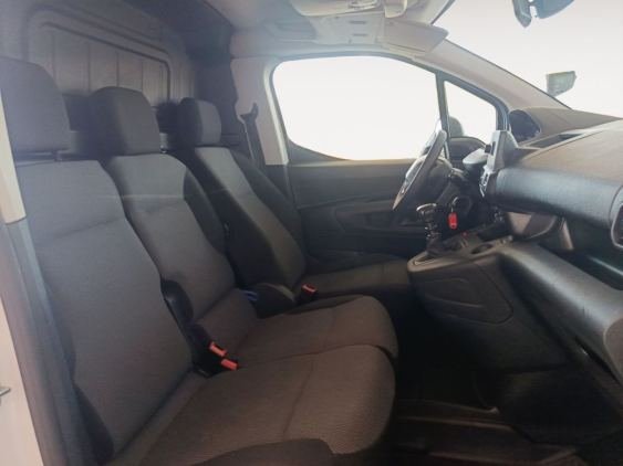 PEUGEOT PARTNER PRO STANDARD 8 2022 de segunda mano
