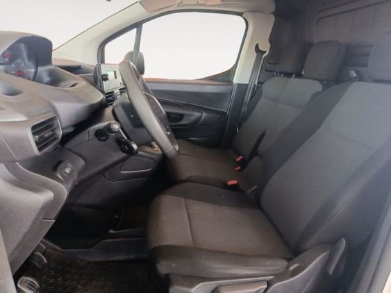 PEUGEOT PARTNER PRO STANDARD 8 2022 de segunda mano