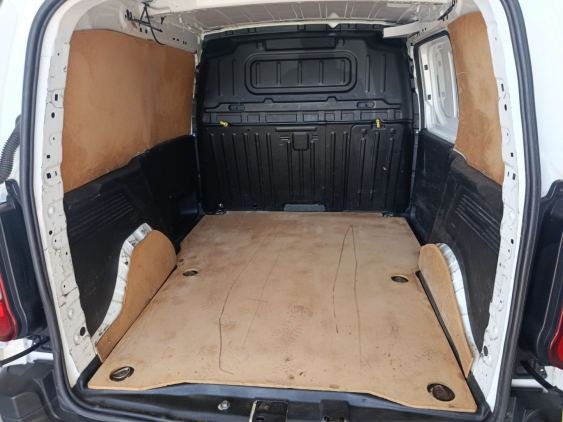 PEUGEOT PARTNER PRO STANDARD 8 2022 de segunda mano
