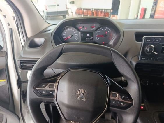 PEUGEOT PARTNER PRO STANDARD 8 2022 de segunda mano
