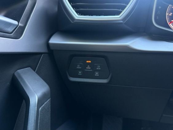SEAT LEÓN 1.0 TSI 81kW S&S FR 25 Aniversario 2024 de segunda mano