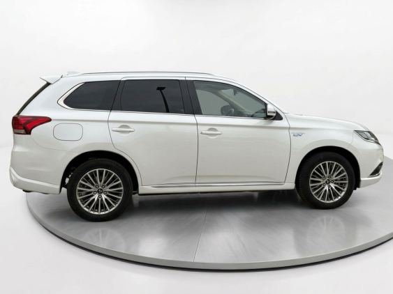 MITSUBISHI OUTLANDER 2.4 PHEV Motion Auto 4WD MY19.5 2019 de segunda mano