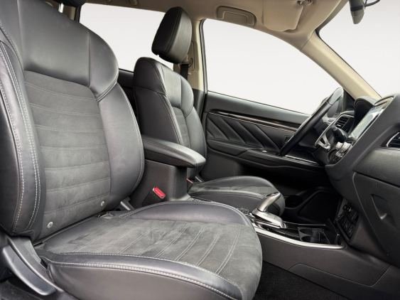 MITSUBISHI OUTLANDER 2.4 PHEV Motion Auto 4WD MY19.5 2019 de segunda mano