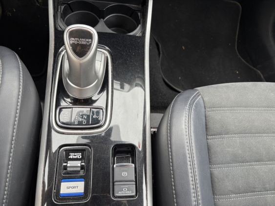 MITSUBISHI OUTLANDER 2.4 PHEV Motion Auto 4WD MY19.5 2019 de segunda mano
