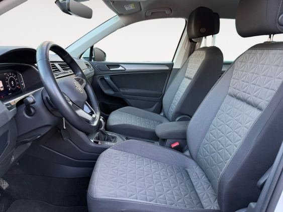VOLKSWAGEN TIGUAN Life 1.4 TSI eHybrid 180kW (245CV) DSG 2022 de segunda mano