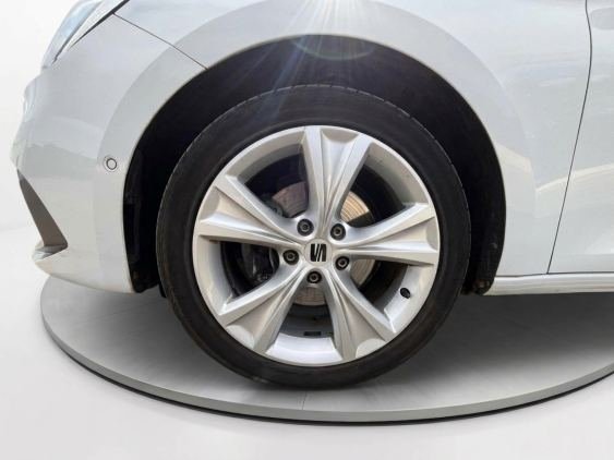 SEAT LEÓN 1.0 TSI 81kW S&S FR 25 Aniversario 2024 de segunda mano