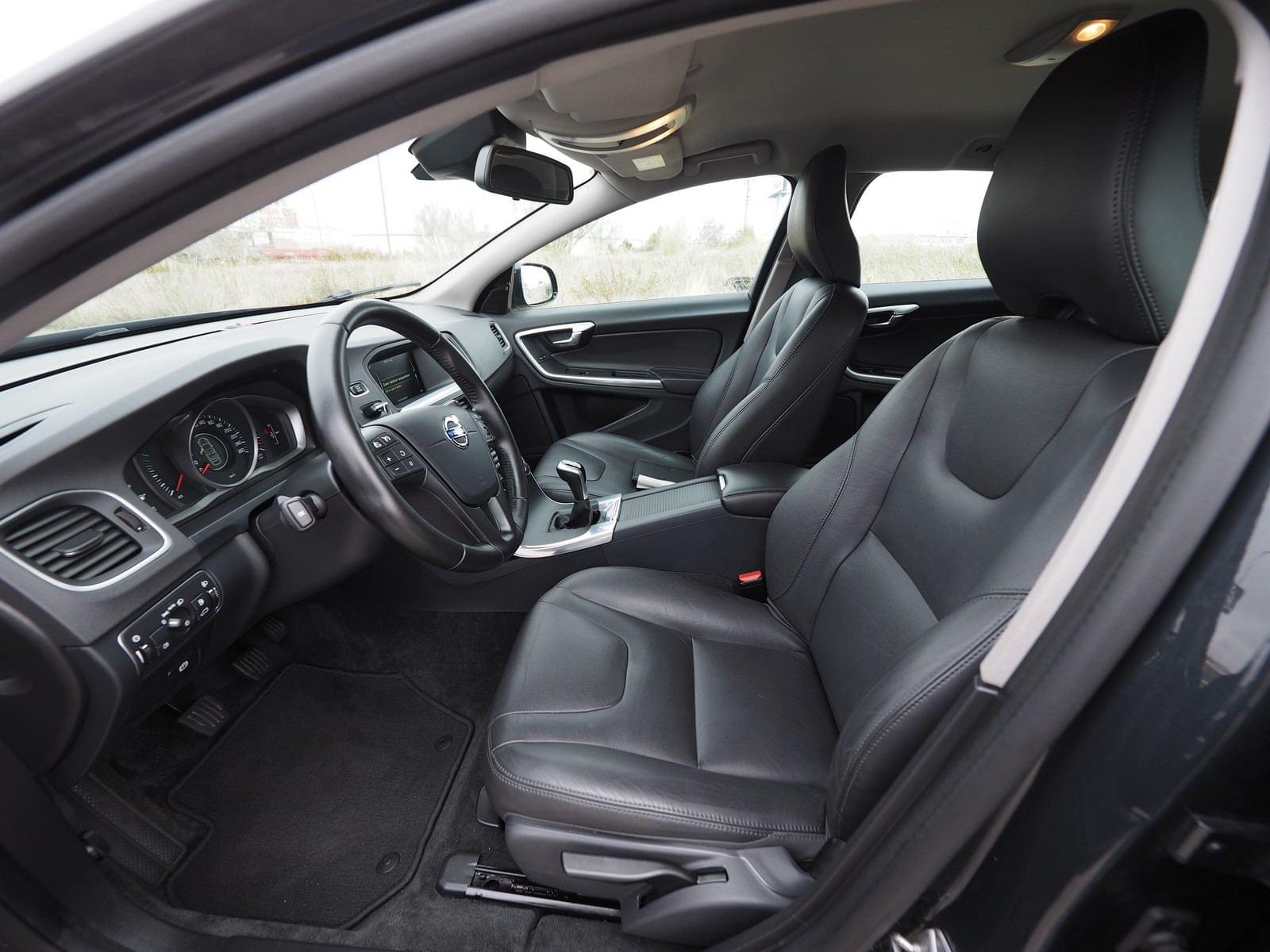 VOLVO V60 CROSS COUNTRY 2.0 D3 KINETIC 10 