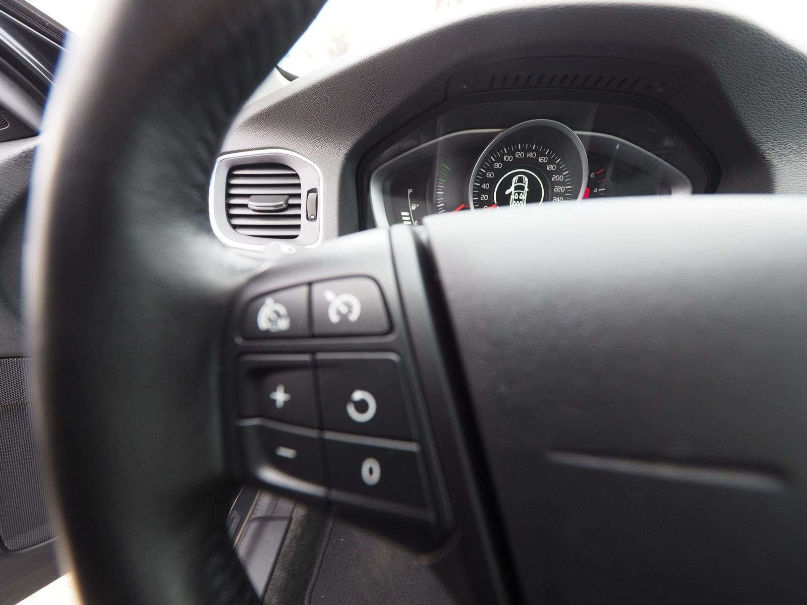 VOLVO V60 CROSS COUNTRY 2.0 D3 KINETIC 15 