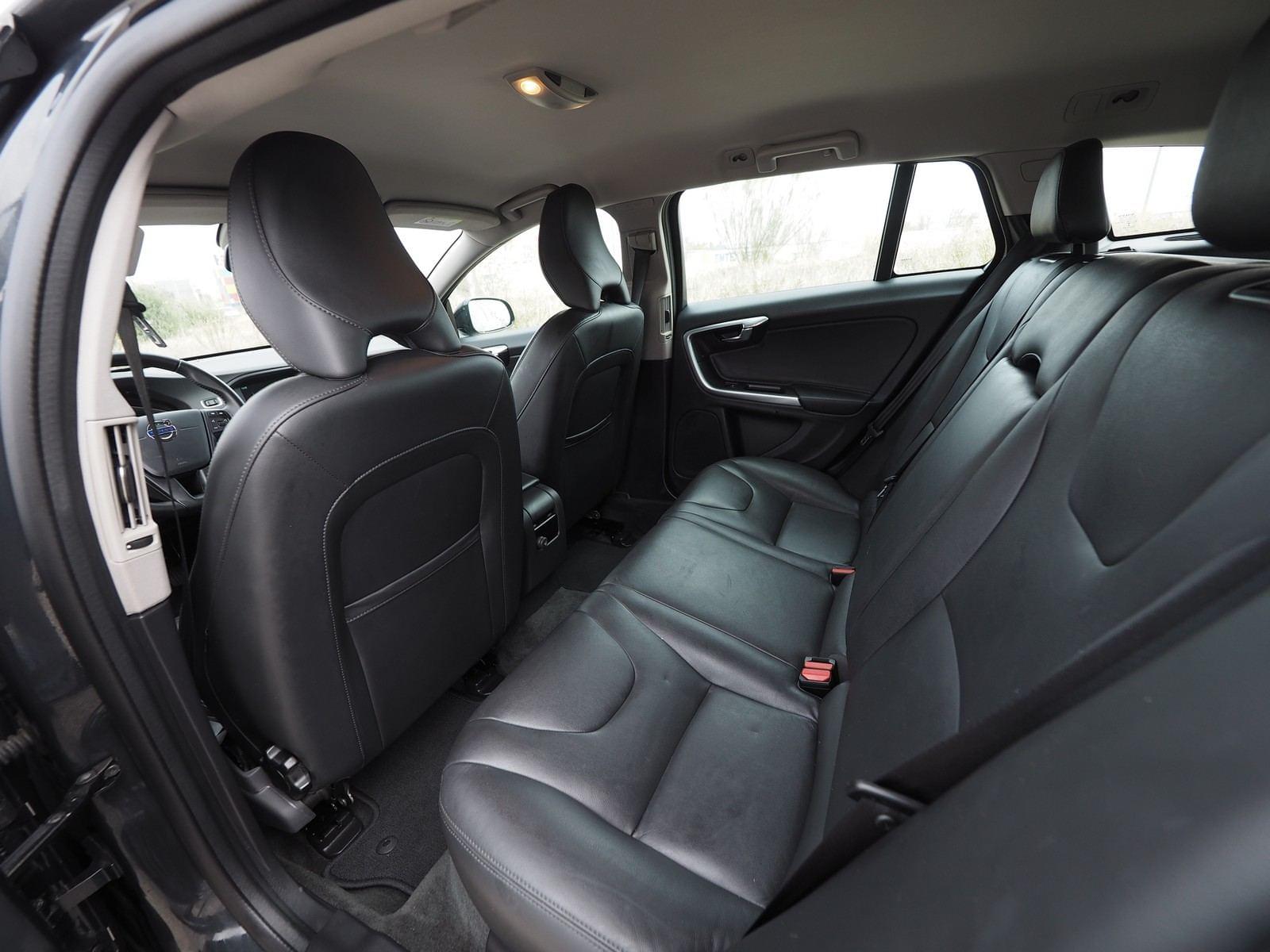 VOLVO V60 CROSS COUNTRY 2.0 D3 KINETIC 28 