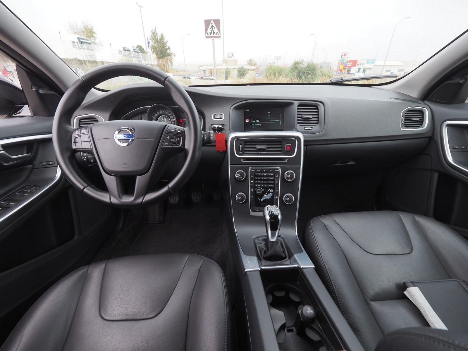 VOLVO V60 CROSS COUNTRY 2.0 D3 KINETIC 30 