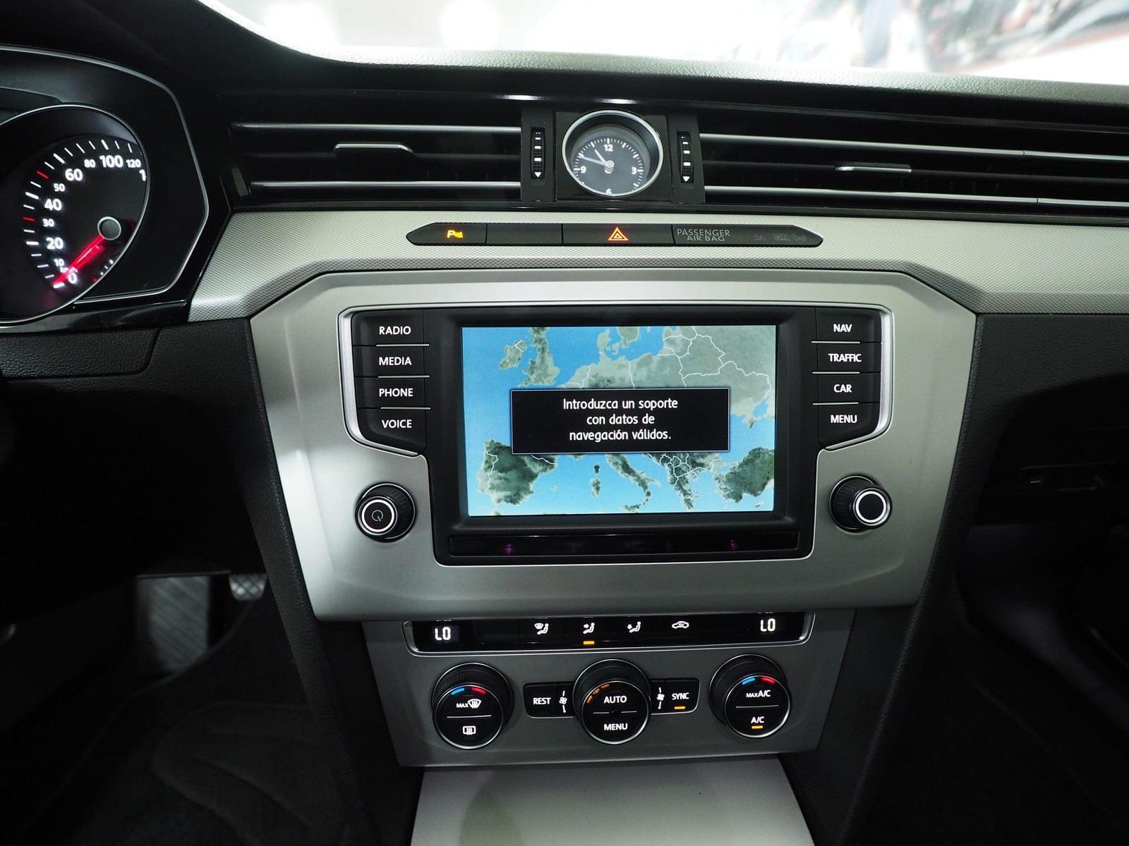 VOLKSWAGEN PASSAT ADVANCE 2.0 TDI 110 KW 150 CV BERLINA 21 