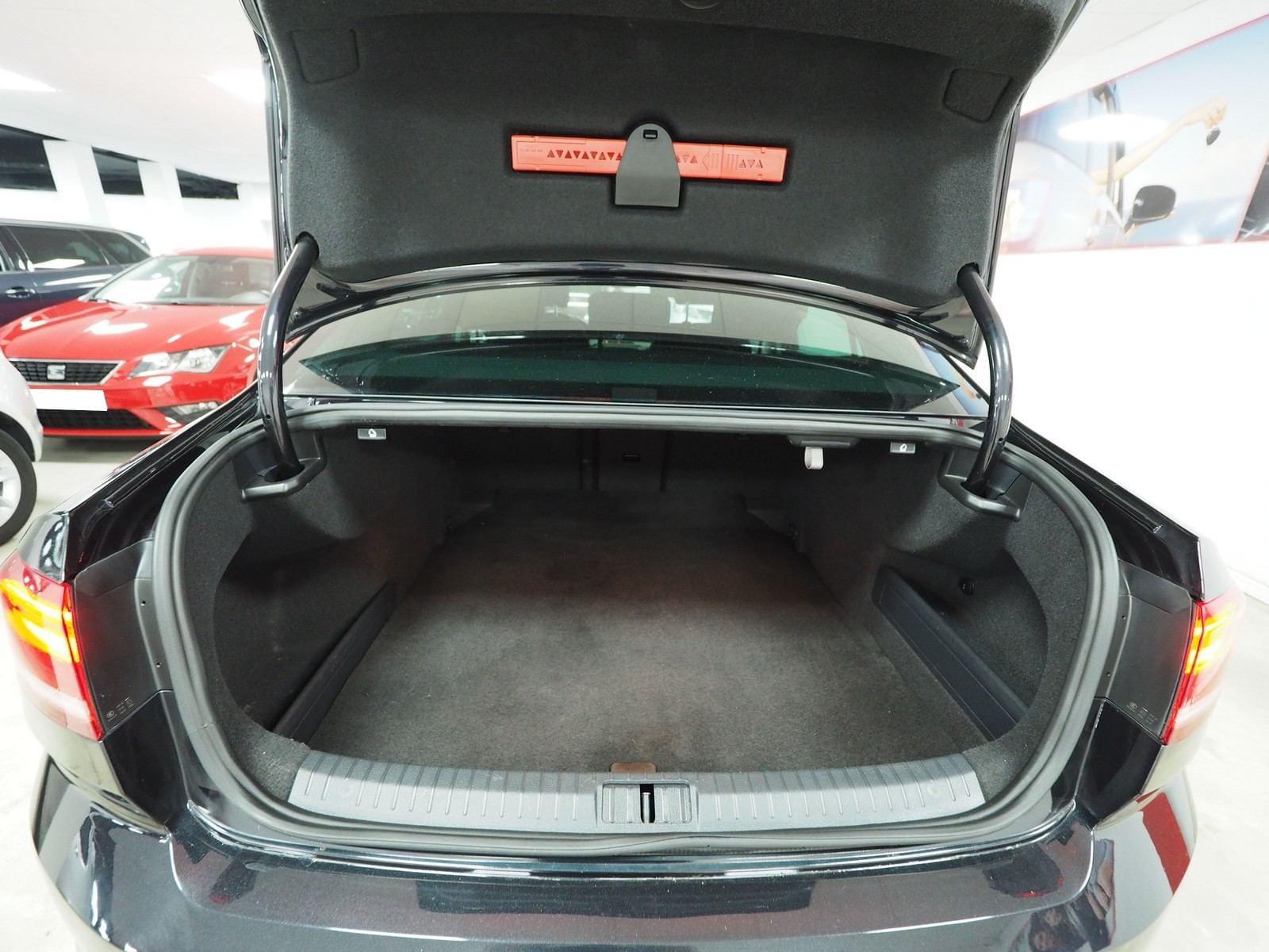 VOLKSWAGEN PASSAT ADVANCE 2.0 TDI 110 KW 150 CV BERLINA 30 