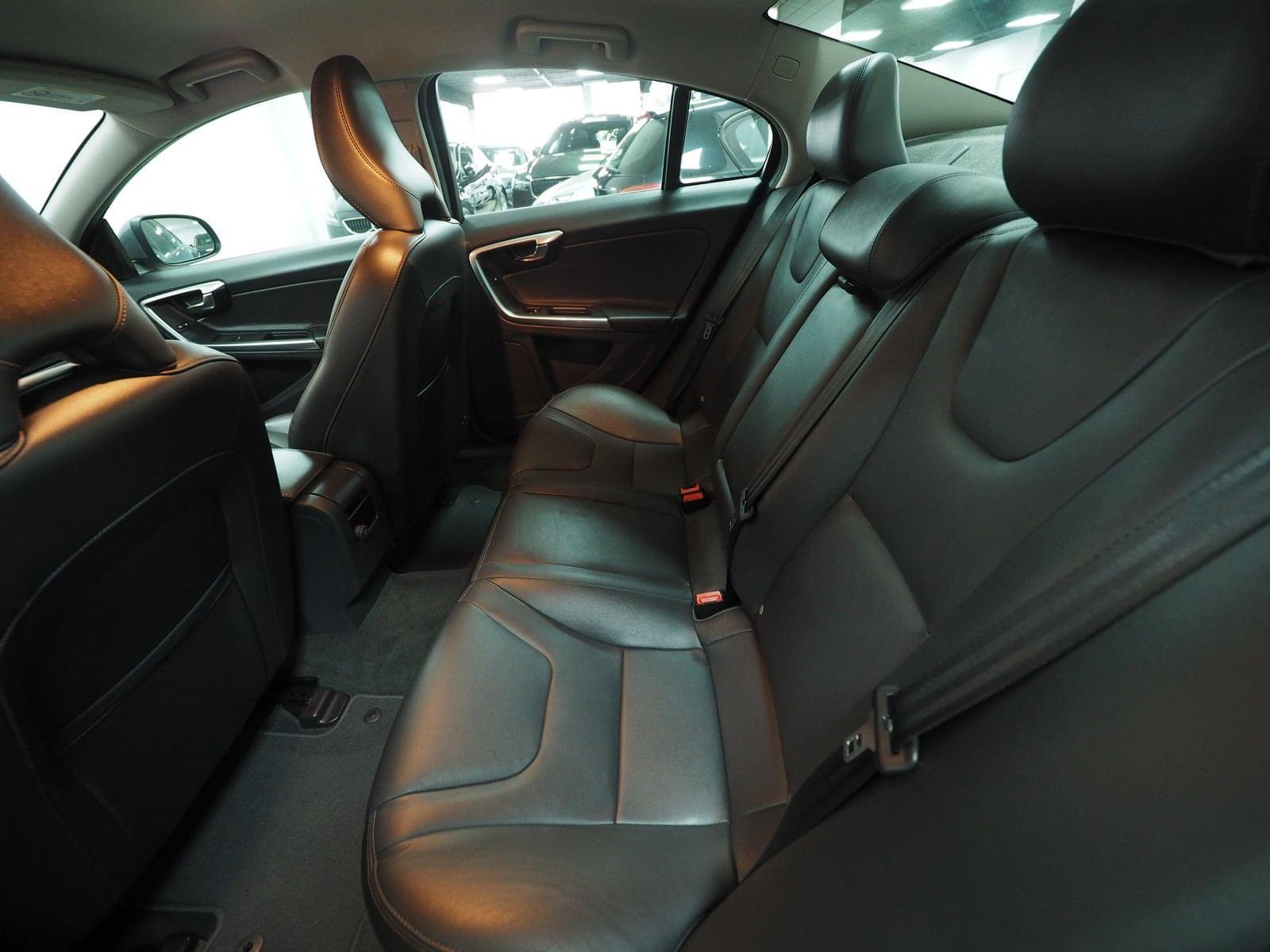 VOLVO S60 2.0 D2 KINETIC 27 