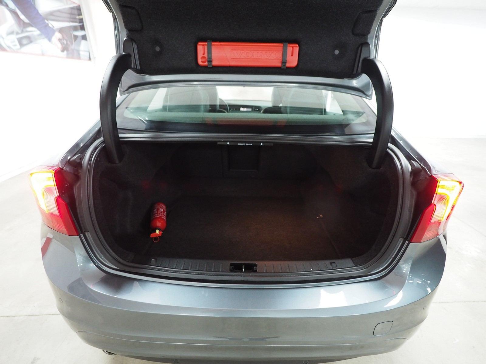 VOLVO S60 2.0 D2 KINETIC 32 
