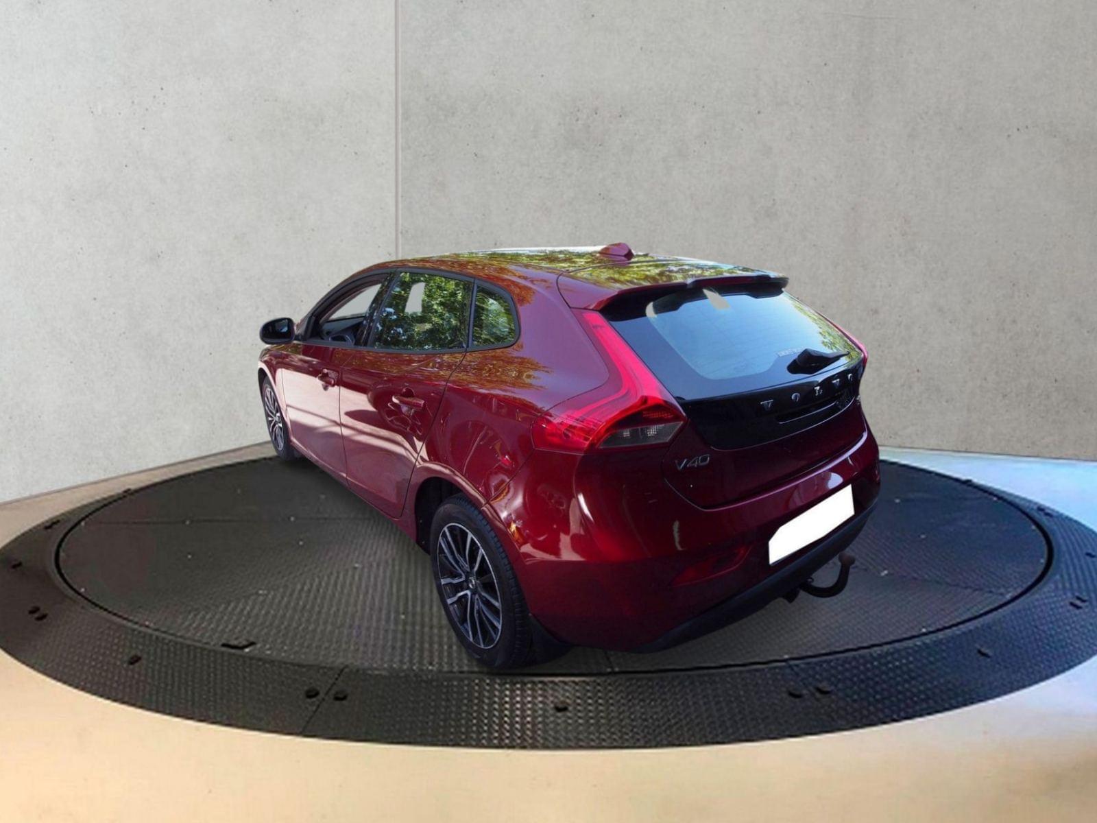 VOLVO V40 2.0 D2 MOMENTUM 6 