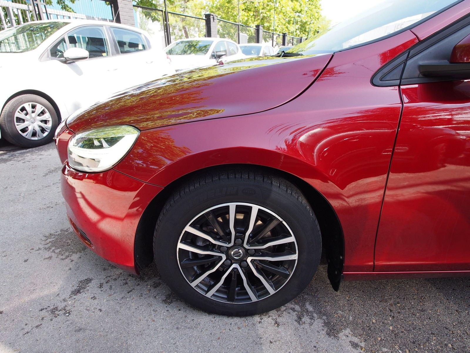 VOLVO V40 2.0 D2 MOMENTUM 8 