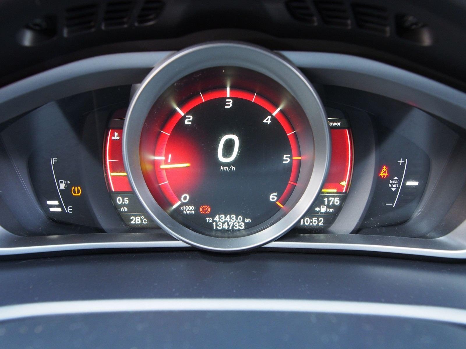 VOLVO V40 2.0 D2 MOMENTUM 21 