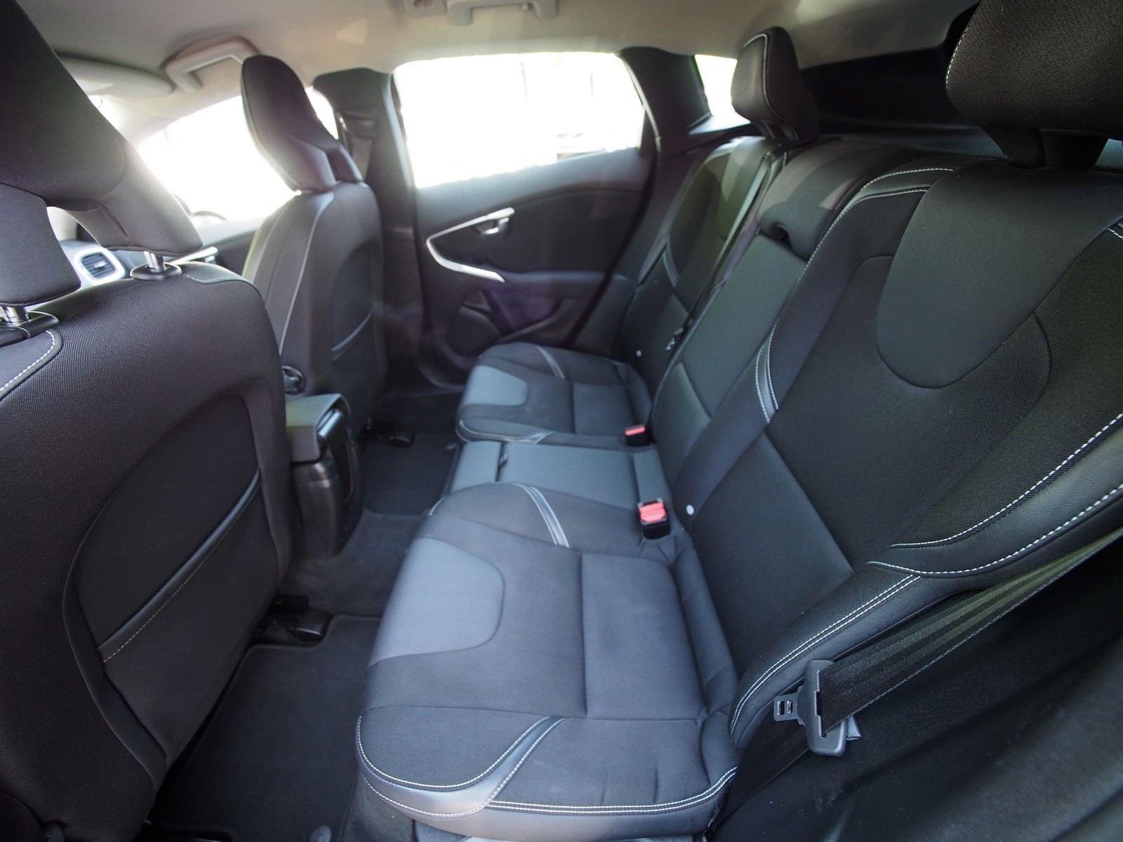 VOLVO V40 2.0 D2 MOMENTUM 27 