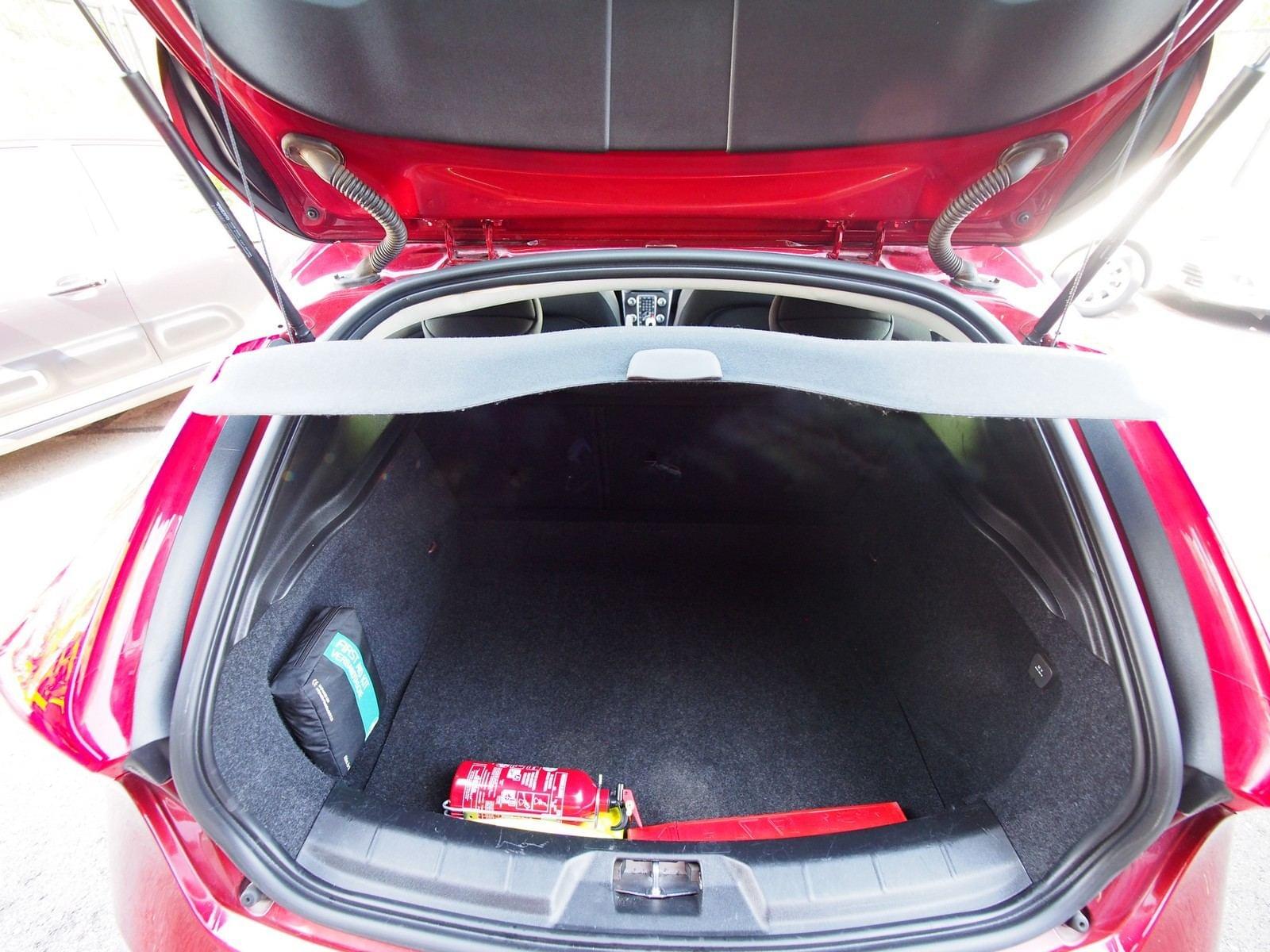 VOLVO V40 2.0 D2 MOMENTUM 31 