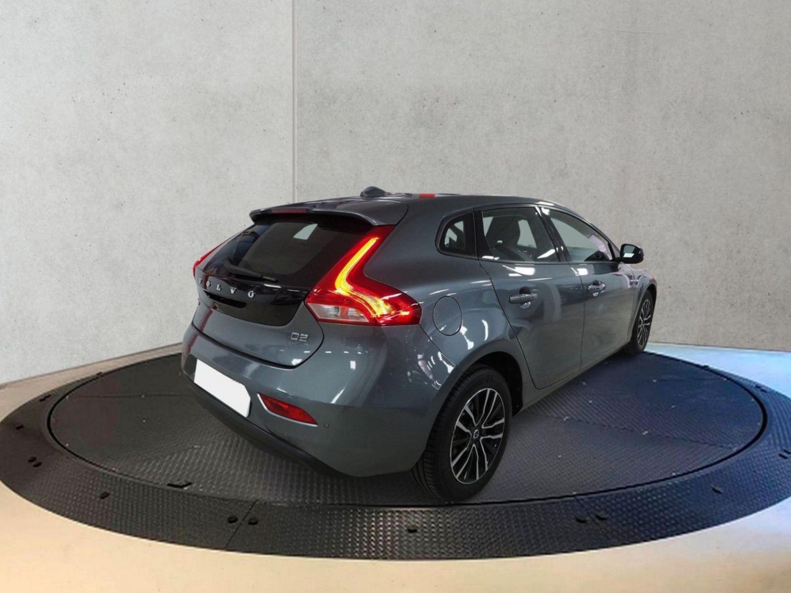 VOLVO V40 2.0 D2 ECO MOMENTUM 4 