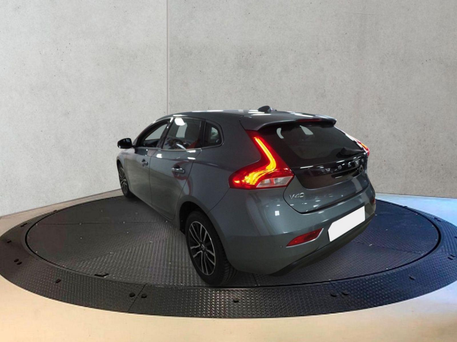 VOLVO V40 2.0 D2 ECO MOMENTUM 6 