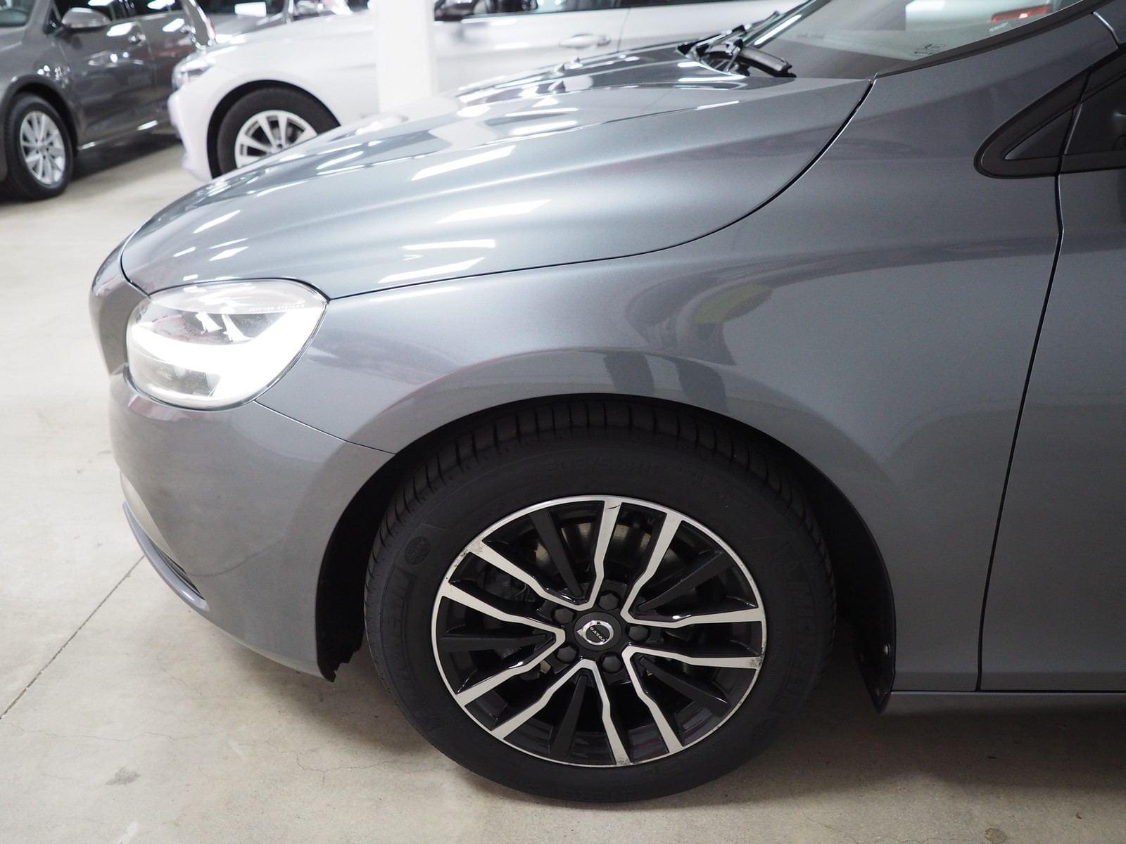 VOLVO V40 2.0 D2 ECO MOMENTUM 8 