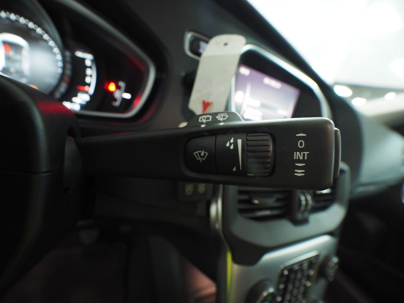 VOLVO V40 2.0 D2 ECO MOMENTUM 16 