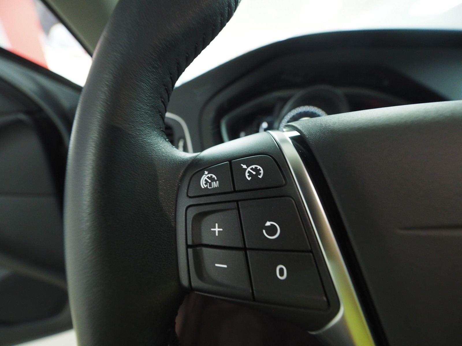 VOLVO V40 2.0 D2 ECO MOMENTUM 19 